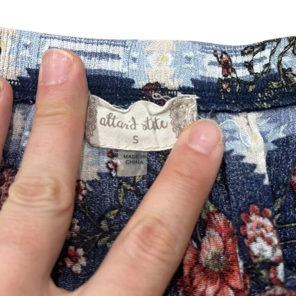 Altar'd State Blue Floral Off Shoulder Cropped Top S - Picture 2 of 3